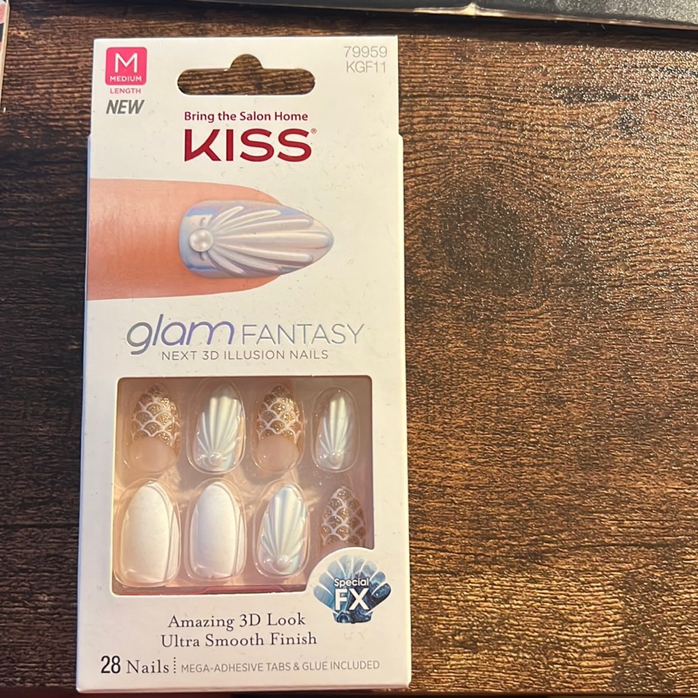 Kiss Glam Fantasy Nails!
